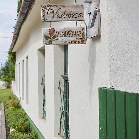 Vadrozsa Vendeghaz Racalmas Guest House Bagian luar foto