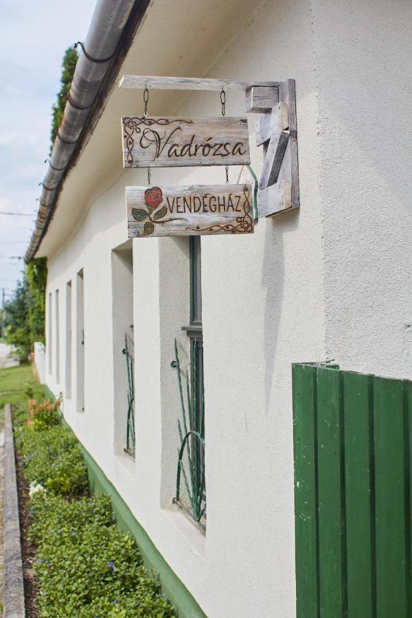 Vadrozsa Vendeghaz Racalmas Guest House Bagian luar foto